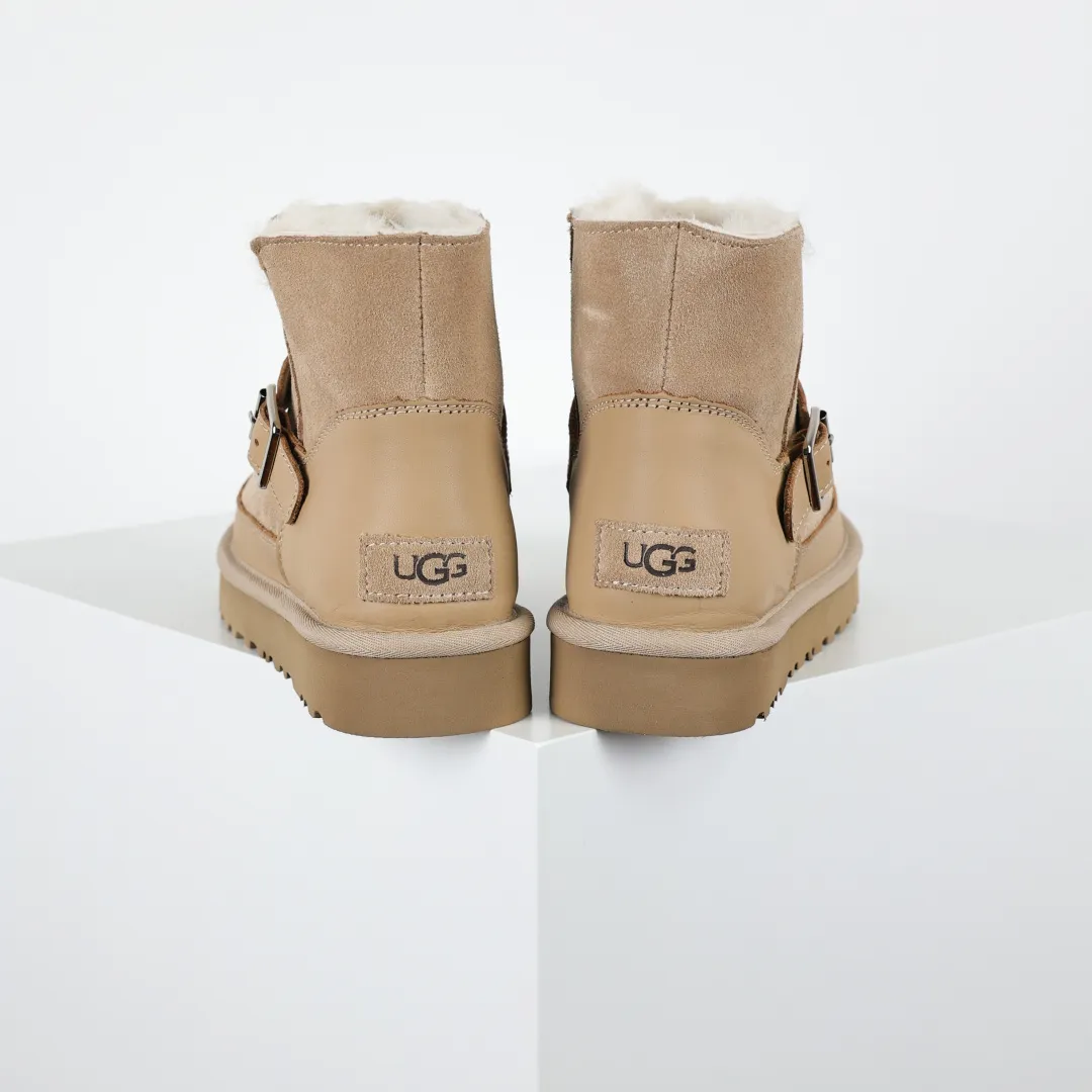 Copywriting price 💰600 The core recommendation is good price. The platform’s foreign trade is exclusively for UGG Classic women’s snow boots 1174512. Produced by the ten-year-old brand shoemaking factory production line. Pay attention to every detail. Longfeng A-grade genuine sheep fur is integrated. It is built in full compliance with the ZP process. Size: 35 36 37 38 39 40